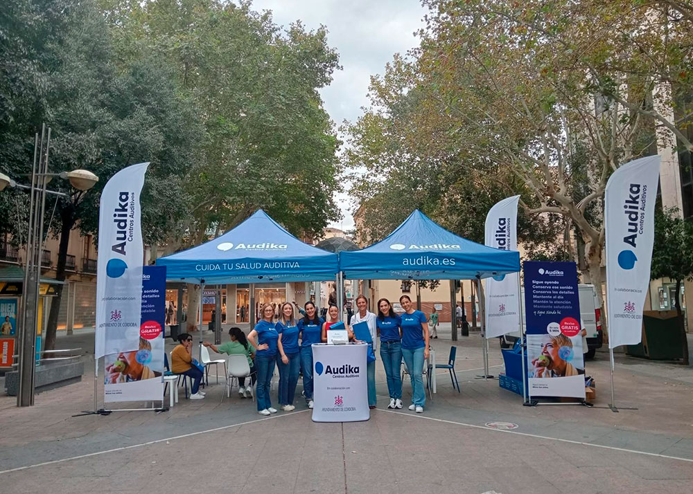 servicios de diseño gráfico de roll up y material de marca de exteriores