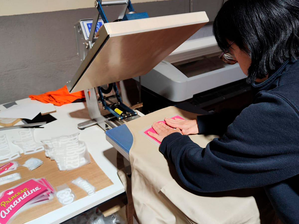 merchandising personaliza con labor social